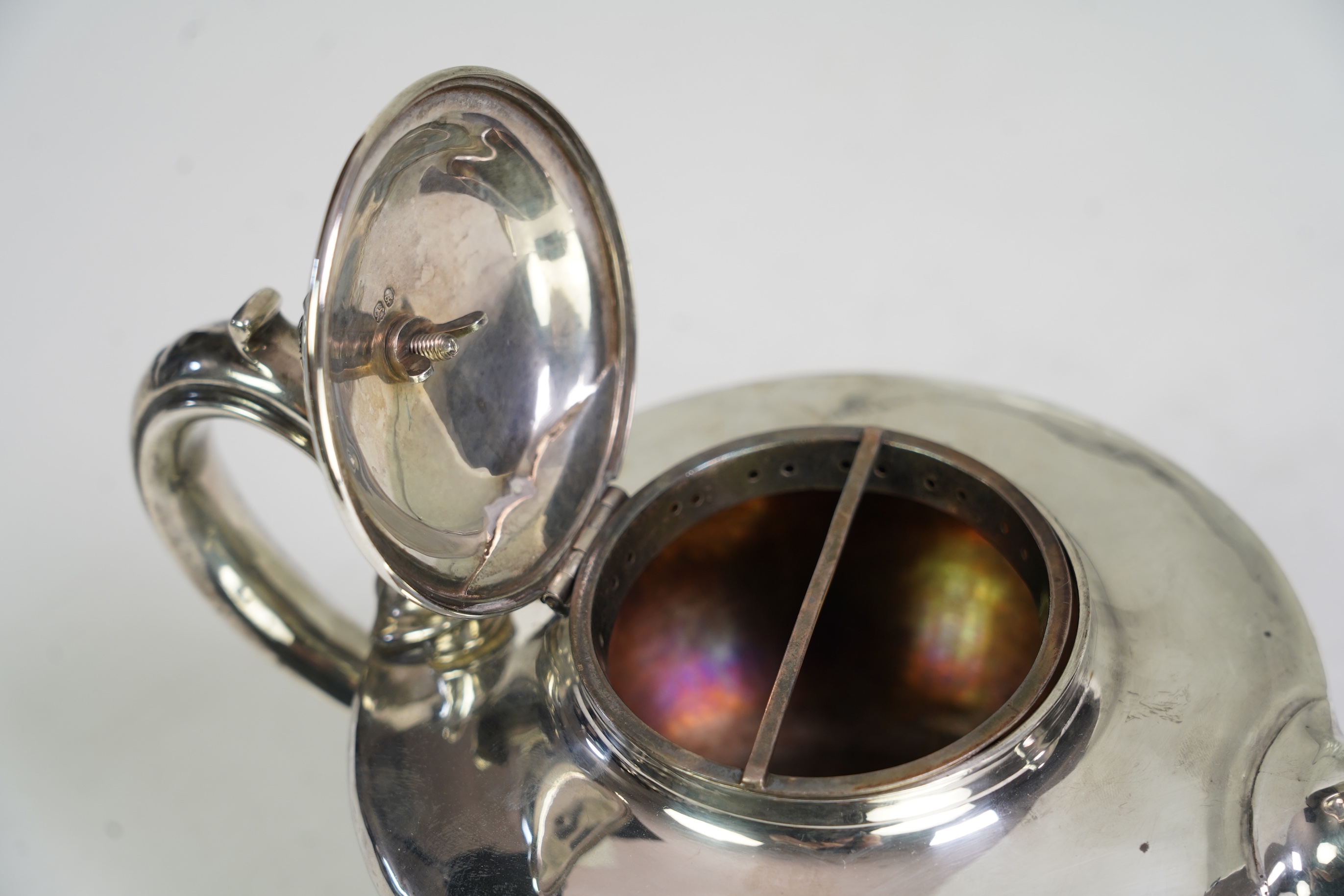 A William IV silver melon shaped teapot, by Pearce & Burrows